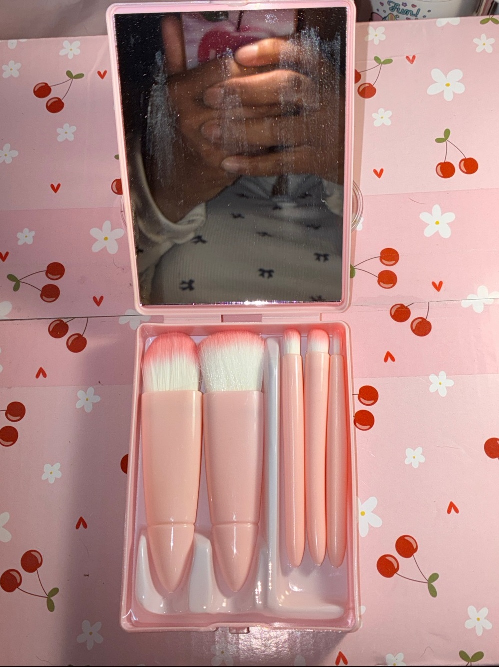 Compact Pink Portable Mirror& makeup brush set - Picture 3 of 4